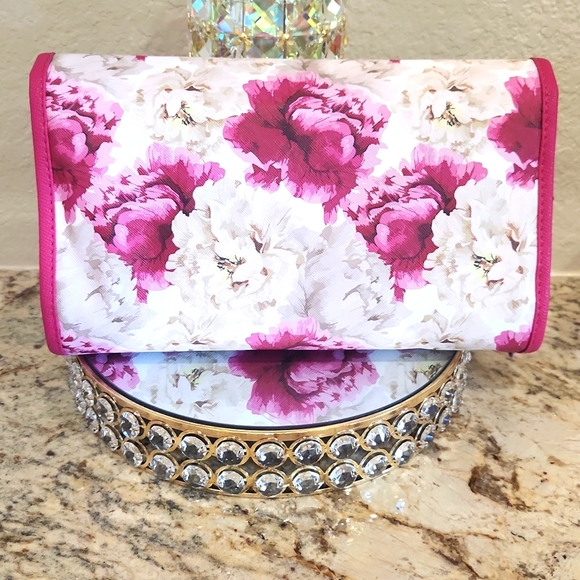 Tahari Hanging Case Watercolor Rose's Design NWT - Picture 2 of 7